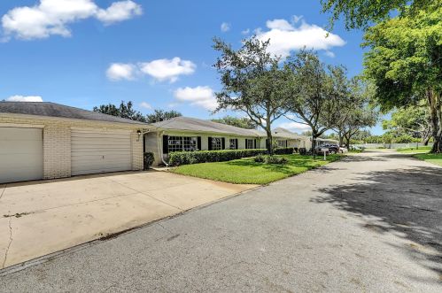 10107 43rd Dr, Boynton Beach, FL 33436-4228