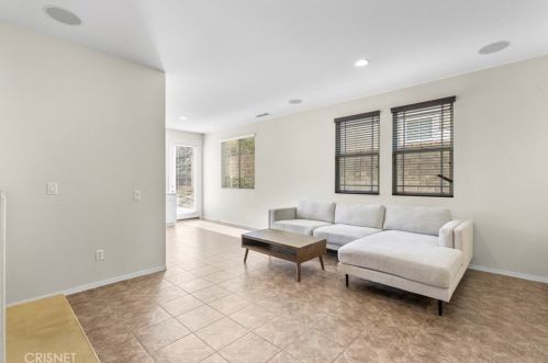 20054 Christopher Ln, Santa Clarita CA  91350-3685 exterior