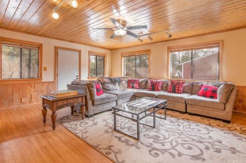 329 Fairway Blvd, Big Bear City CA  92314-8879 exterior