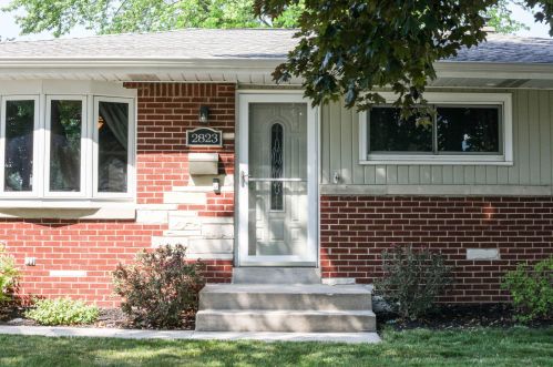 2823 103, Milwaukee WI 53214-2555 exterior