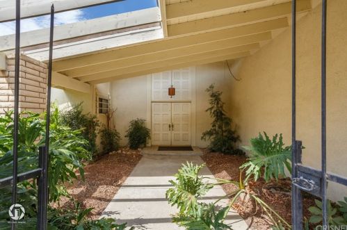 1216 Club View Dr, Bakersfield, CA 93309-3537
