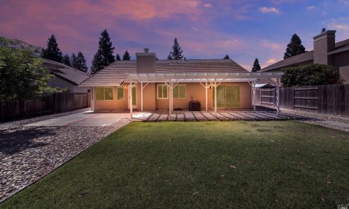 537 Stanford St, Vacaville, CA 95687-4609
