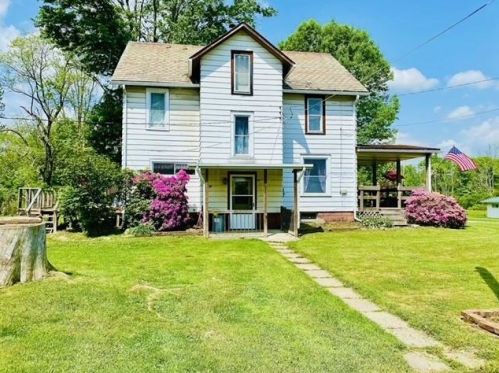 1564 District Rd, Fredonia, PA 16124-2512
