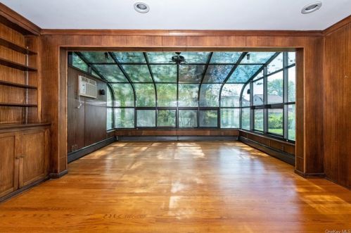 353 Hussey Rd, Mount Vernon NY  10552-2305 exterior