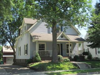 327 Maple St, Hartville, OH 44632-9351