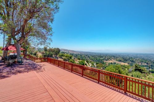 1050 Avocado Crst Rd, La Habra CA 90631-8108 exterior