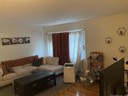 448 Middle Tpke, Manchester, CT 06040-3882