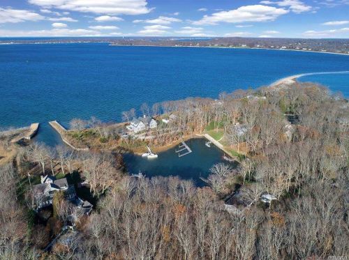 2600 Paradise Point Rd, Southold NY  11971-5109 exterior