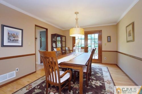 18 Hamilton Dr, East Brunswick NJ  08816-2709 exterior