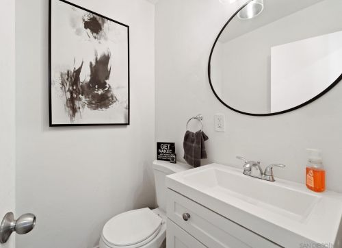 843 Goldenrod St, Escondido CA  92027-1709 exterior