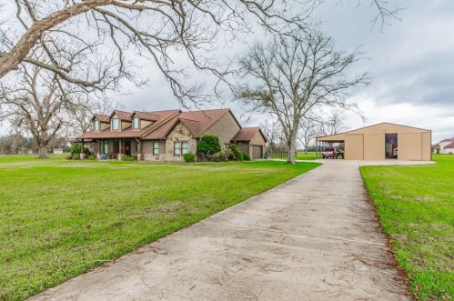 814 Mill Rd, Angleton, TX 77515-8212