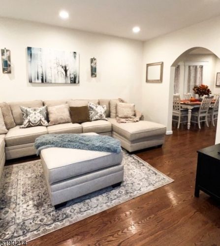 413 4th Ave, Roselle, NJ 07203-1428