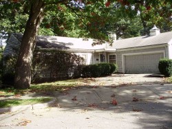 15 Treeland Cir, Newton, MA 02458-2609