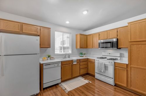 631 Talbot Dr, Hollister CA  95023-5637 exterior
