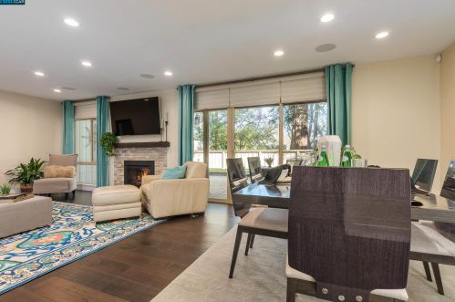 5213 Springdale Ave, Pleasanton CA 94588-3644 exterior