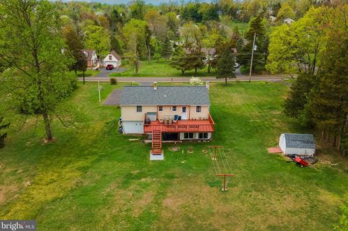 1822 Old Sumneytown Pike, Harleysville PA  19438-1129 exterior