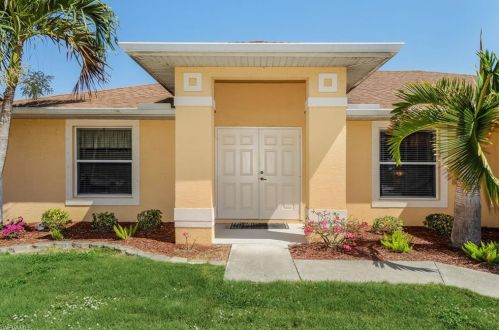 3718 Snowbird Ln, Saint James City, FL 33956-2517