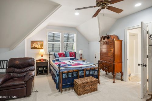 66 Bay Dr, Beaufort SC  29907-1755 exterior