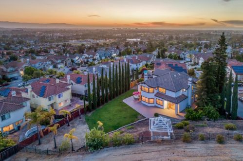 3800 Chenlan Ct, San Jose, CA 95121-1469