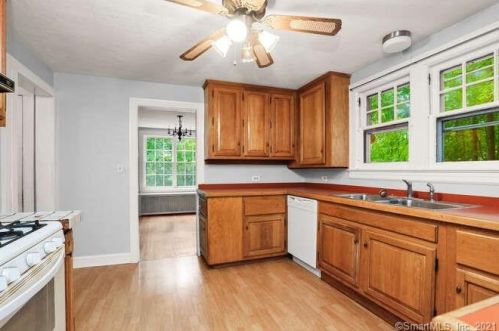 307 Berkshire Rd, Sandy Hook CT  06482-1511 exterior