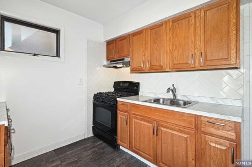 93 Fulton Ave, Fairview NJ  07022-2041 exterior