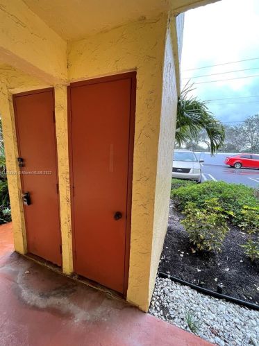 905 Southridge Rd, Delray Beach FL  33444-8110 exterior