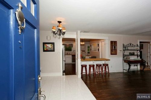 250 Forest Glen Ave, Franklin Lakes, NJ 07417-2423