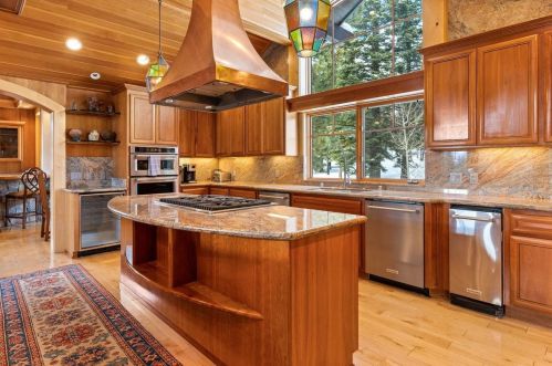 14115 Ski Slope Way, Truckee CA  96161-7030 exterior