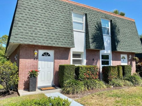 600 Valley Stream Dr, Naples FL  34113-4135 exterior