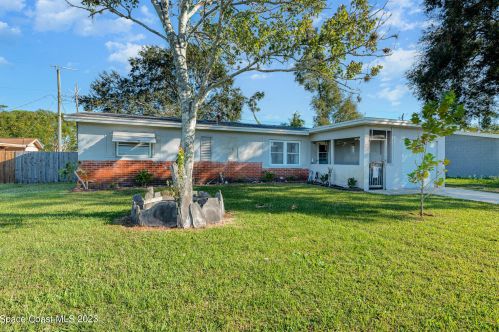 2930 Beale St, Titusville, FL 32796-1941