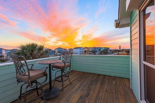 25314 Intrepid Ln, Galveston TX  77554-6612 exterior