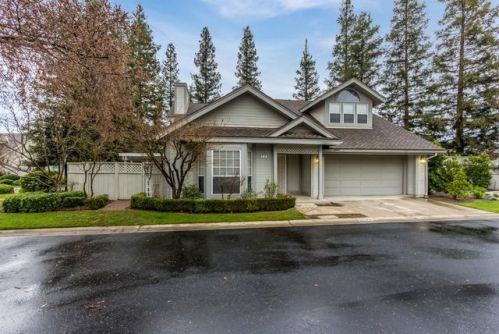9152 Stoneridge Ln, Fresno, CA 93720-1245