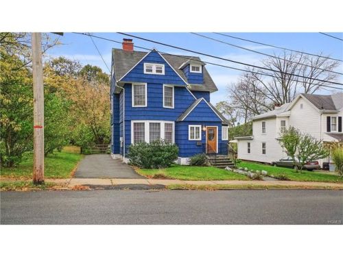 18 Myrtle Ave, Middletown, NY 10940-4121
