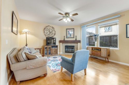 1409 Birdie Dr, Windsor CA  95492-8717 exterior