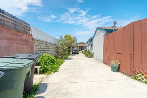 25420 Oak St, Lomita CA  90717-2216 exterior