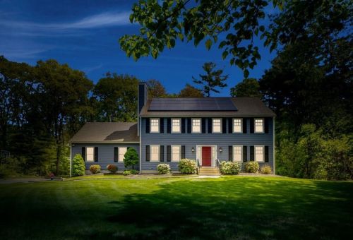 3 Royal Heights Dr, Medway MA  02053-1500 exterior