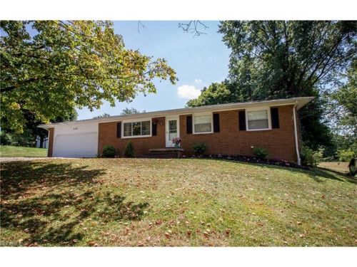 3726 Dauphin Dr, Canton, OH 44721-2833
