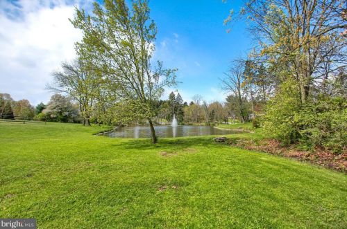 6411 Devonshire Hts Rd, Harrisburg PA 17111-4818 exterior