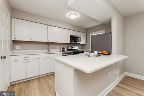 3442 Beale Ct, Woodbridge VA  22193-1702 exterior