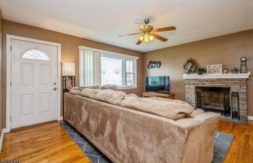 813 Newark Ave, Manville, NJ 08835-2151