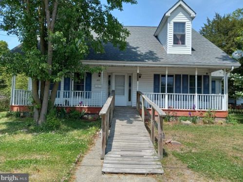 405 Delaware Ave, Delmar, DE 19940-1208