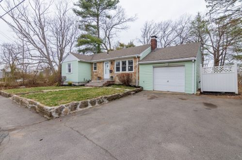 28 Apex St, Quincy, MA 02169-8104