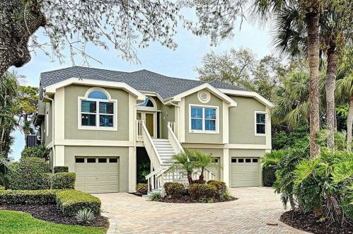2031 Pointe Alexis Dr, Tarpon Springs, FL 34689-2049