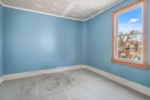 289 Carroll Ave, Bridgeport CT  06607-1801 exterior