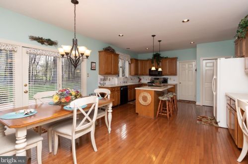 718 Meadowcreek Cir, Prospectville PA 19002-2074 exterior