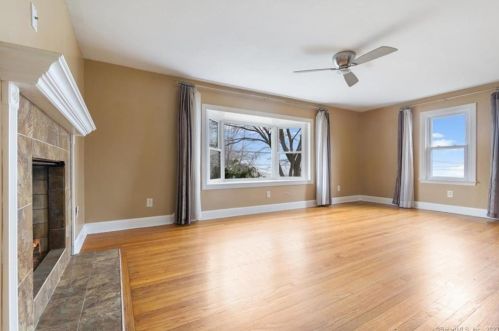 18 Phillips St, United States Coast Guard Ac CT  06320-2619 exterior