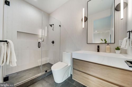 4915 Western Ave, Washington DC  20016-4319 exterior