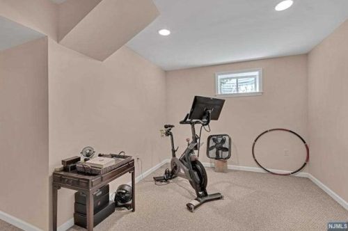 27 Skytop Rdg, Oakland NJ  07436-2355 exterior