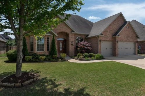 3707 Sandstone Ave, Bentonville, AR 72712-8645