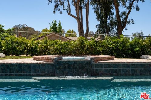 445 Sinaloa Rd, Simi Valley CA  93065-5430 exterior